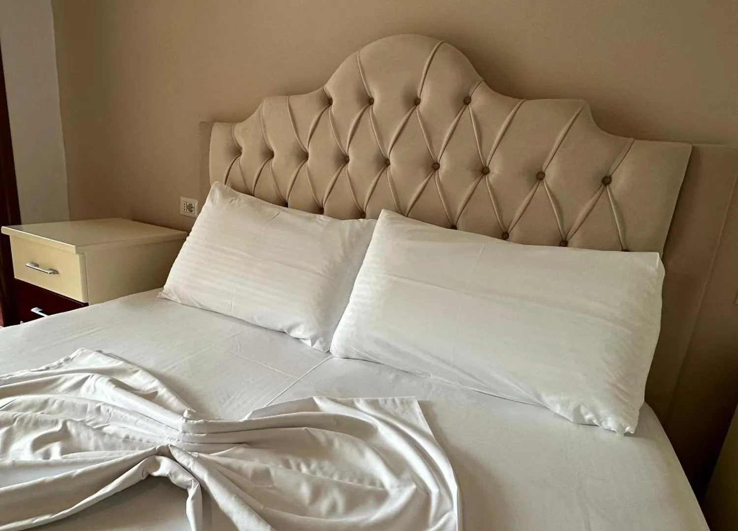 Evelina Ernild Rooms Sarandë 0*,