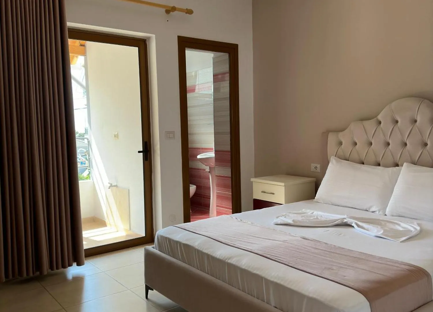 Evelina Ernild Rooms Sarandë Albânia