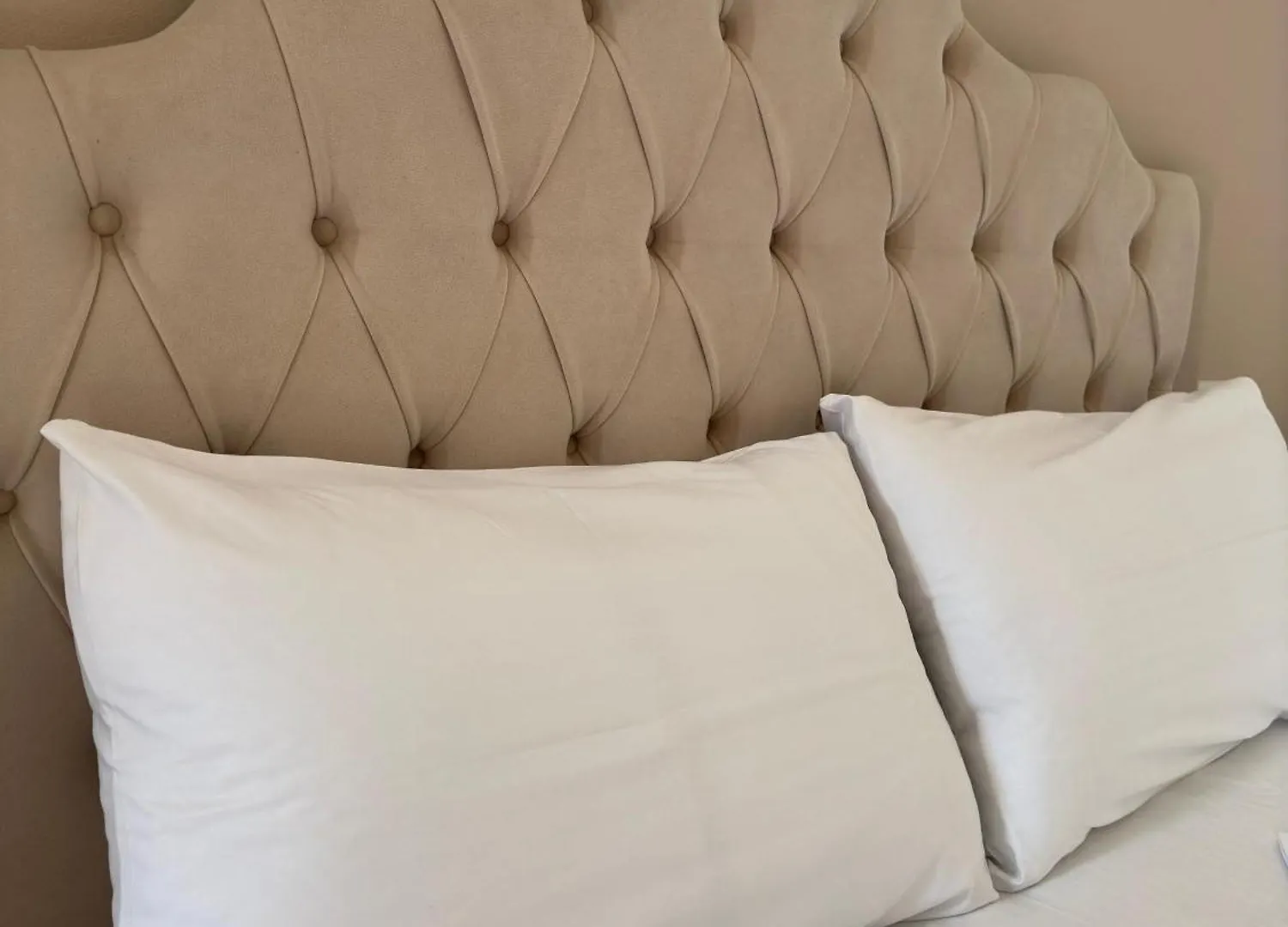 Evelina Ernild Rooms Sarandë