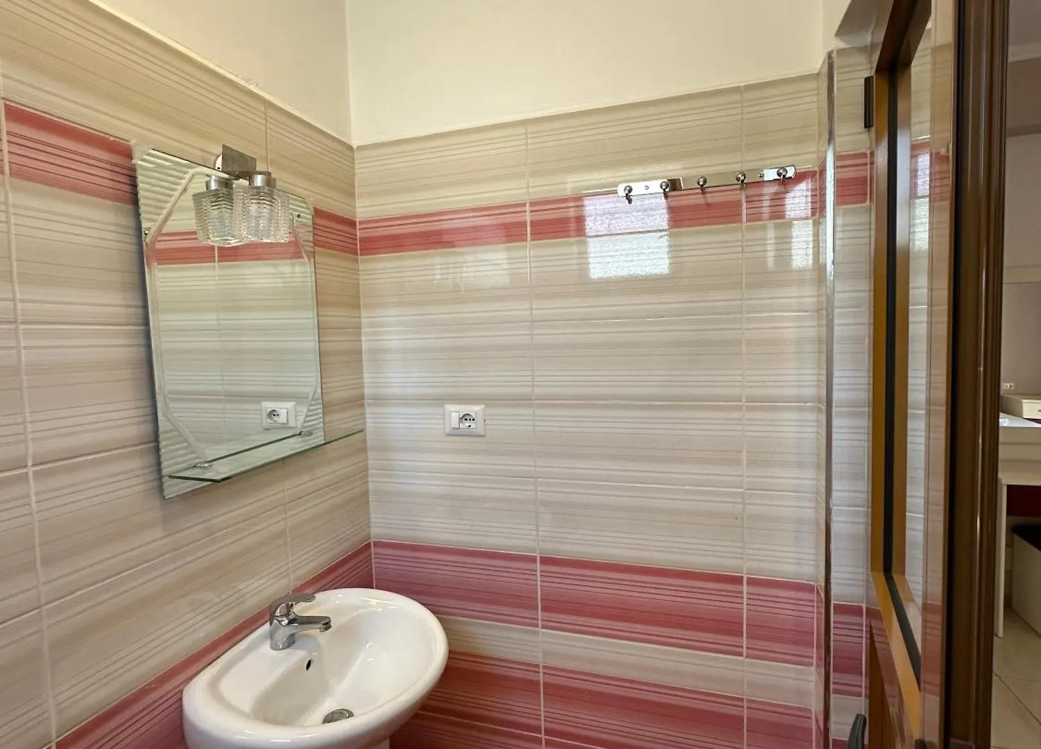 Evelina Ernild Rooms Sarandë